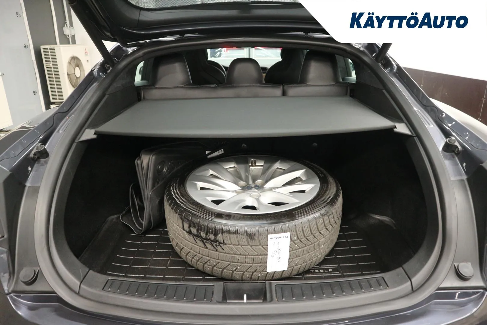TESLA Model S KVV-654 carousel image