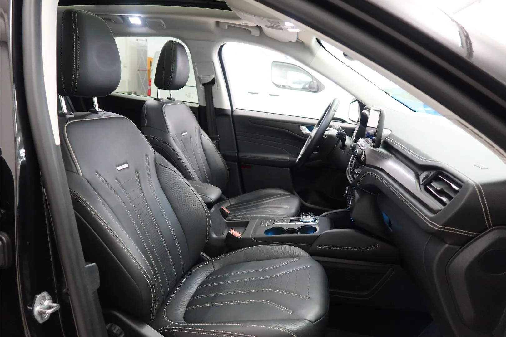 FORD Kuga LPX-997 carousel image