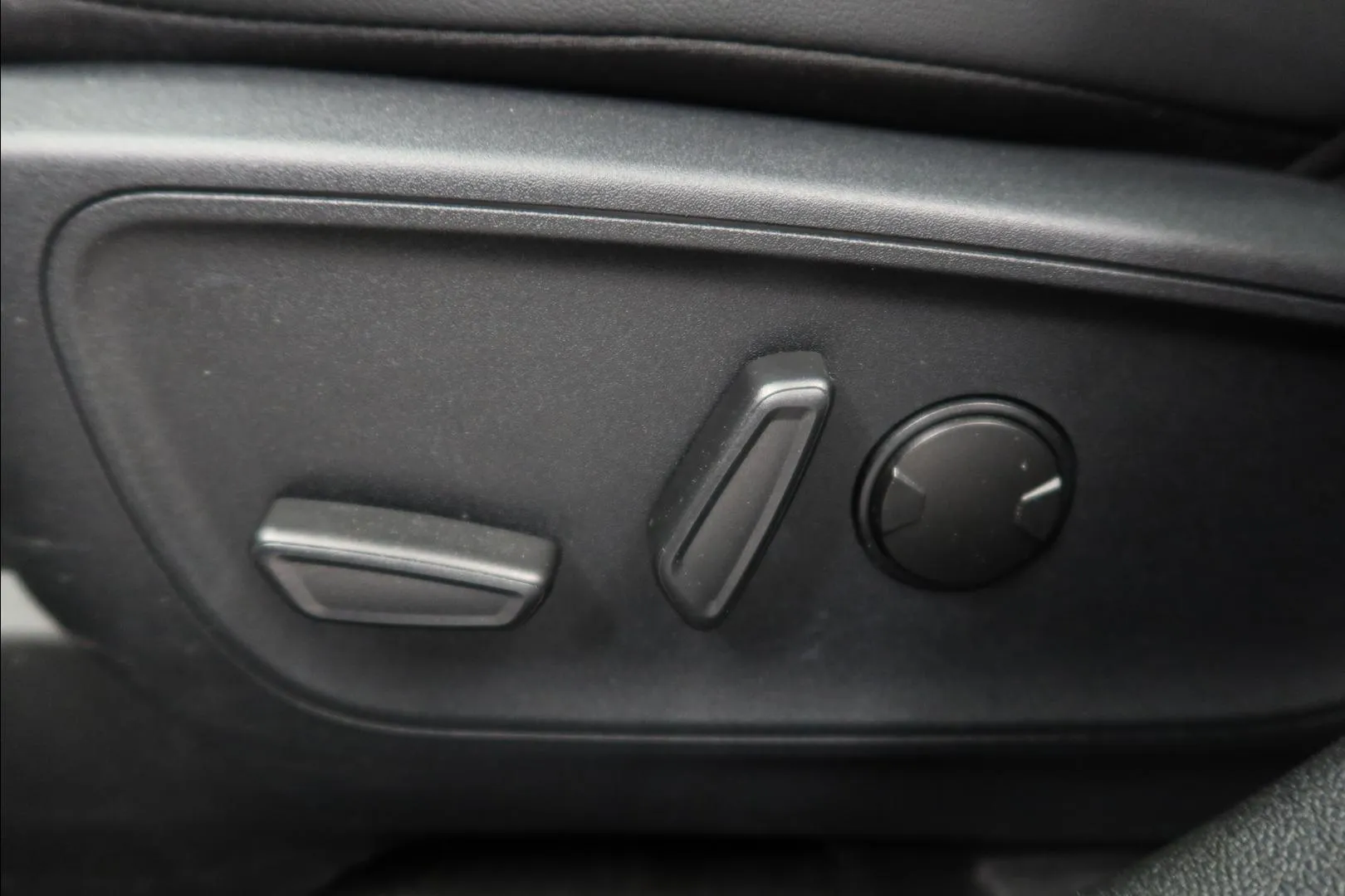 FORD Kuga LPX-997 carousel image