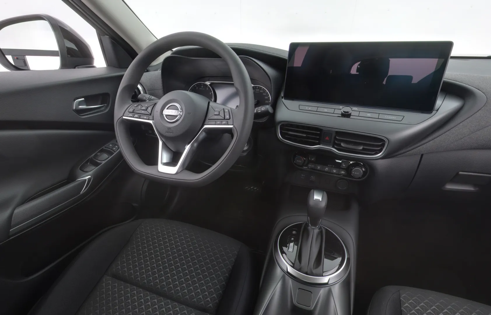 Nissan Juke SZJ-126 carousel image