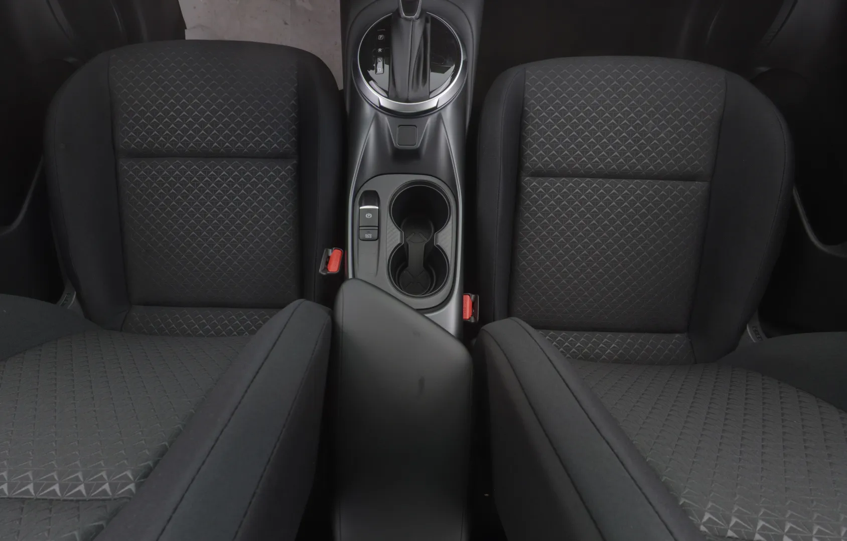 Nissan Juke SZJ-150 carousel image