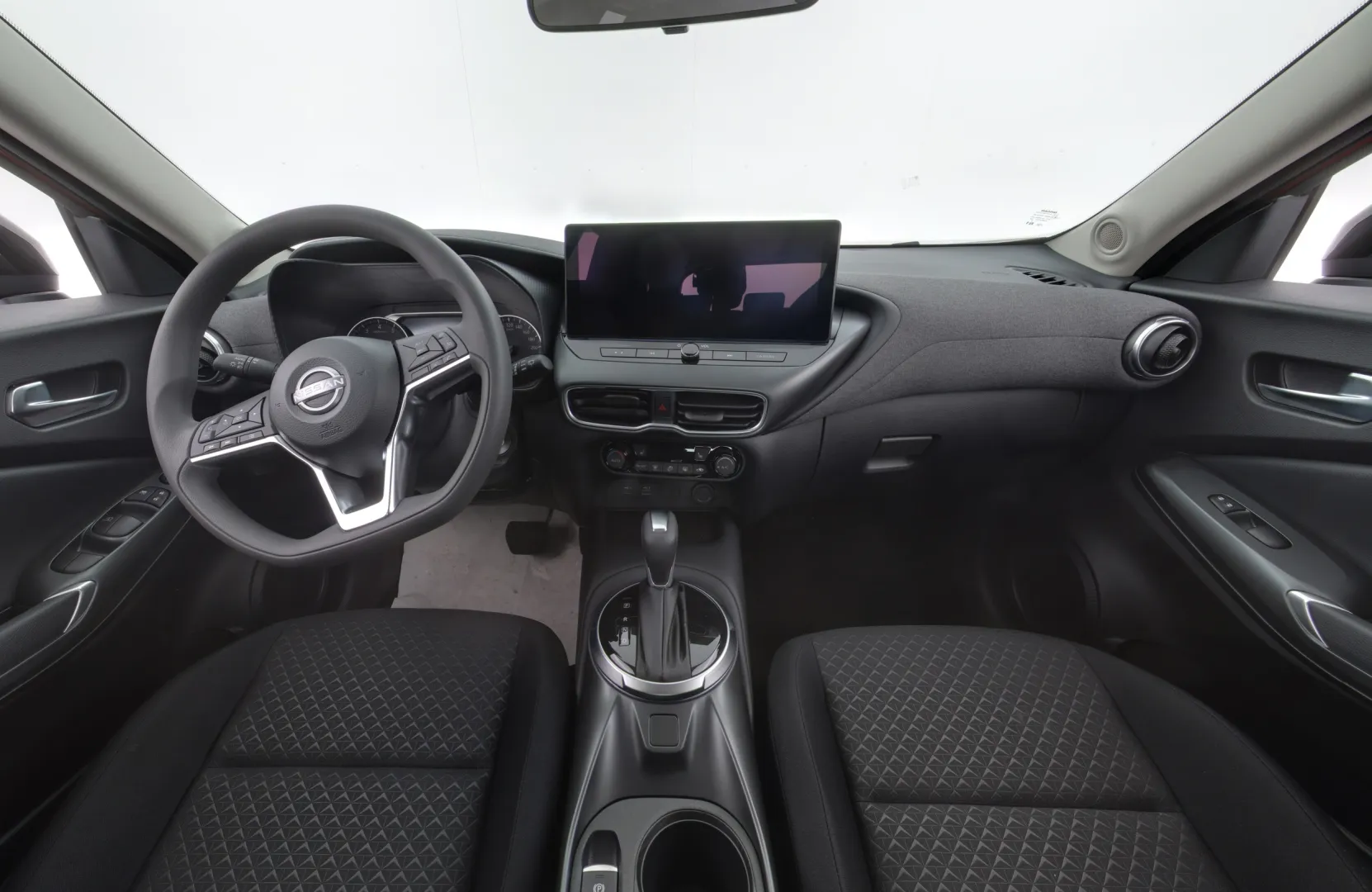 Nissan Juke SZJ-150 carousel image