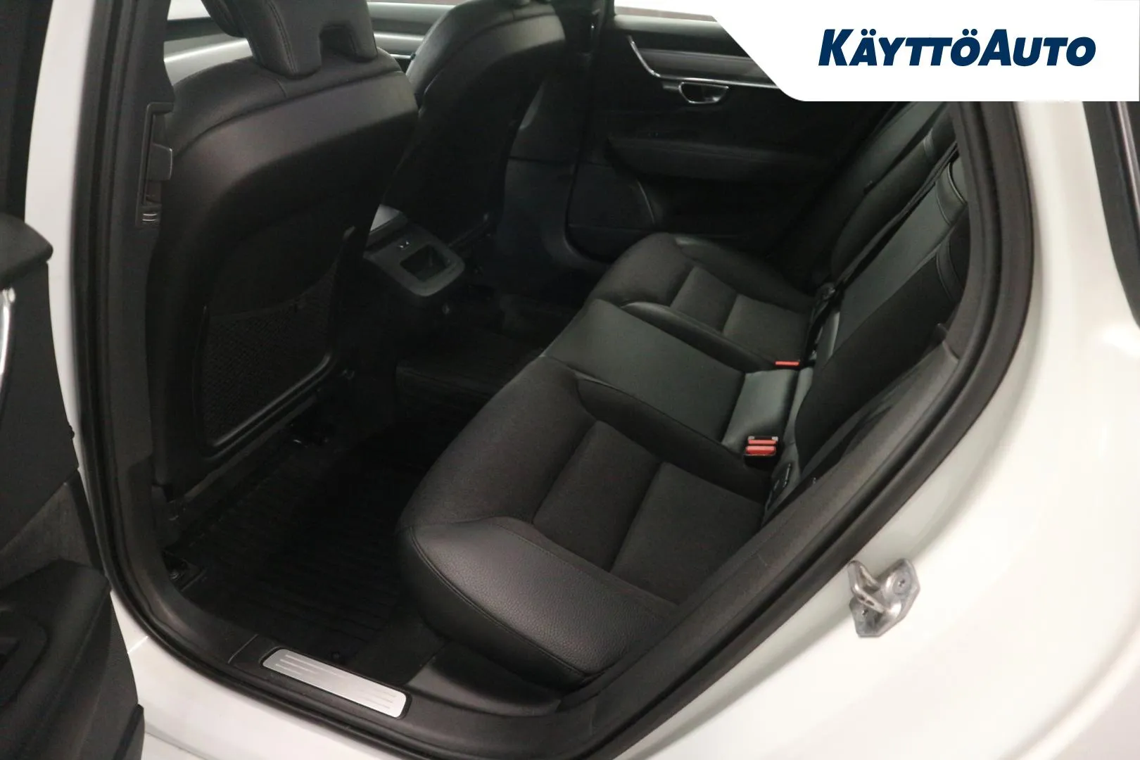 VOLVO S90 YKA-967 carousel image