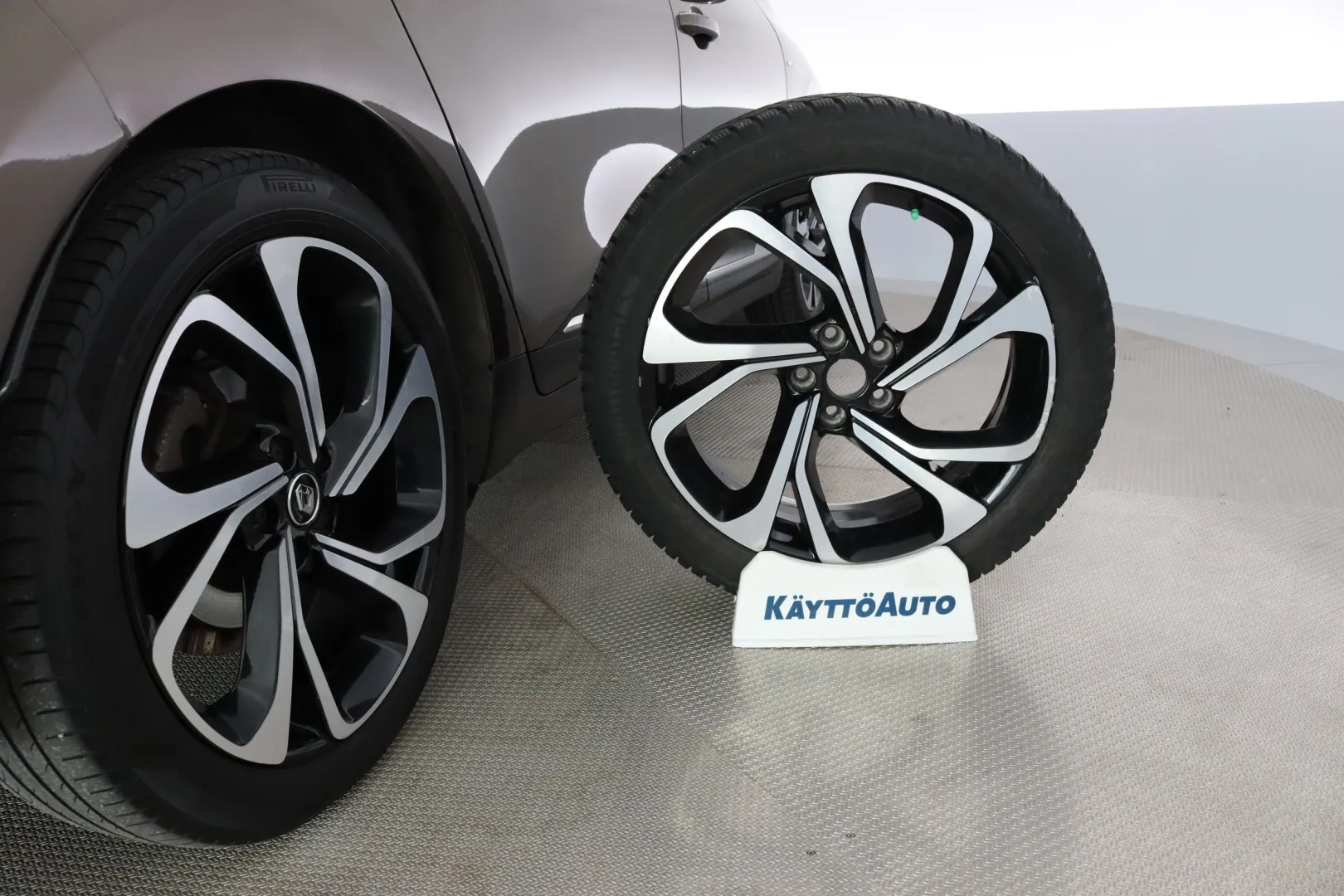 RENAULT Grand Scenic KSO-429 carousel image