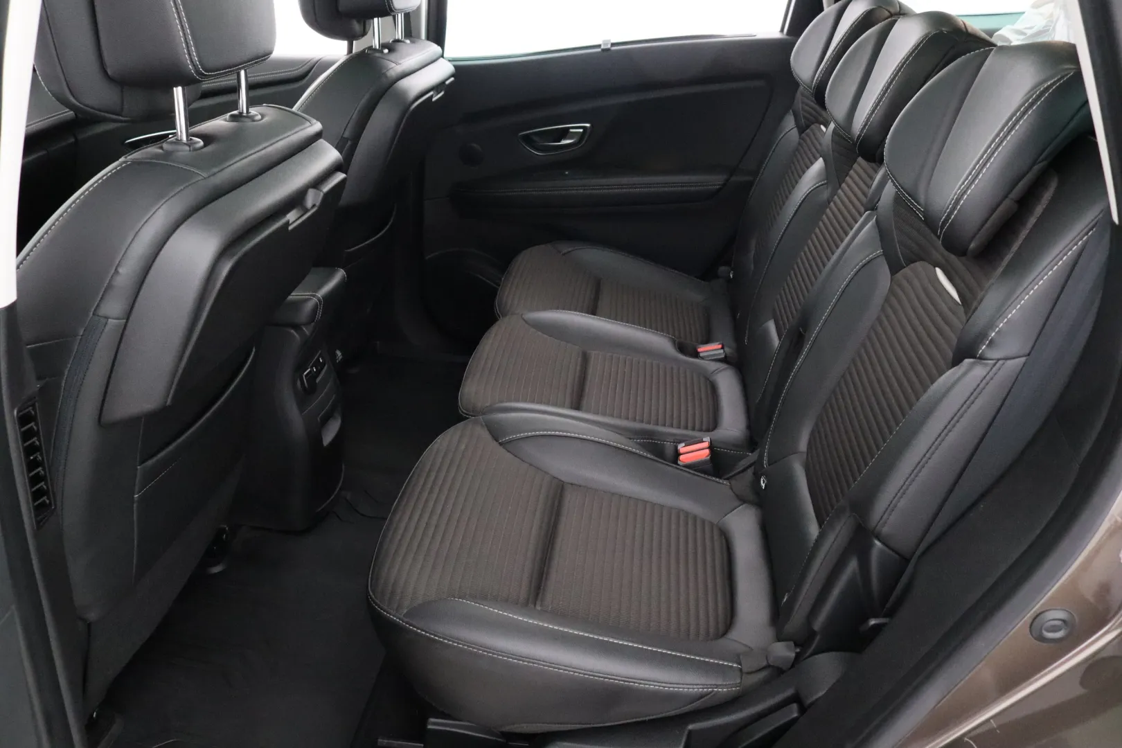 RENAULT Grand Scenic KSO-429 carousel image