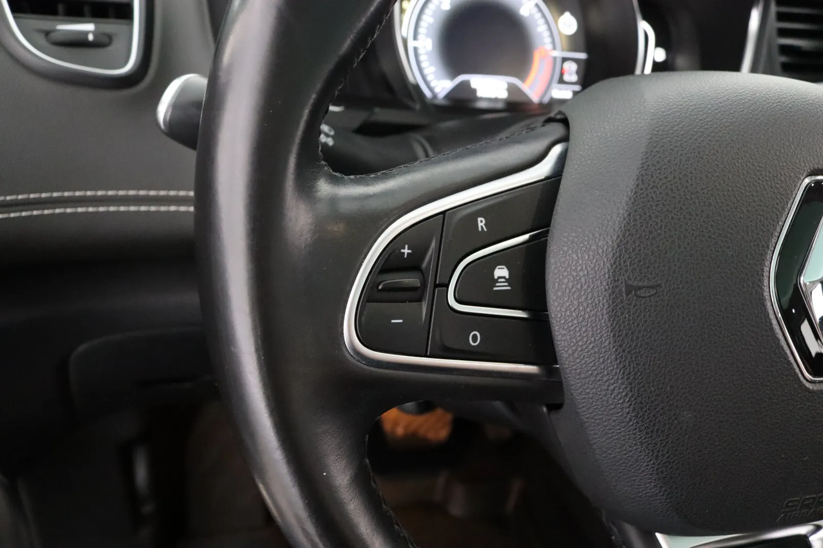 RENAULT Grand Scenic KSO-429 carousel image