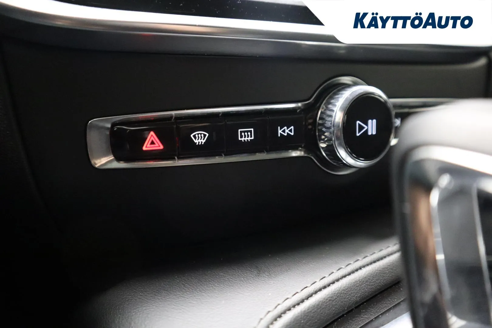 VOLVO V60 EVB-699 carousel image