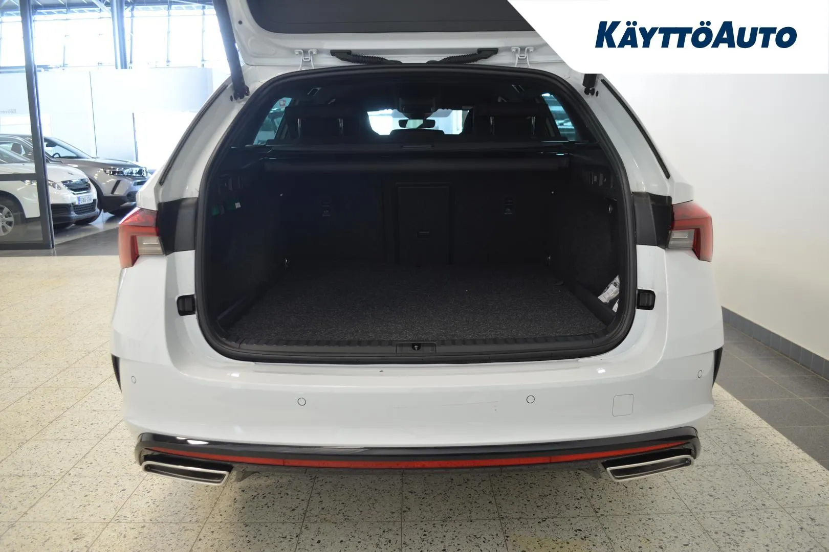 Skoda Octavia EVH-915 carousel image