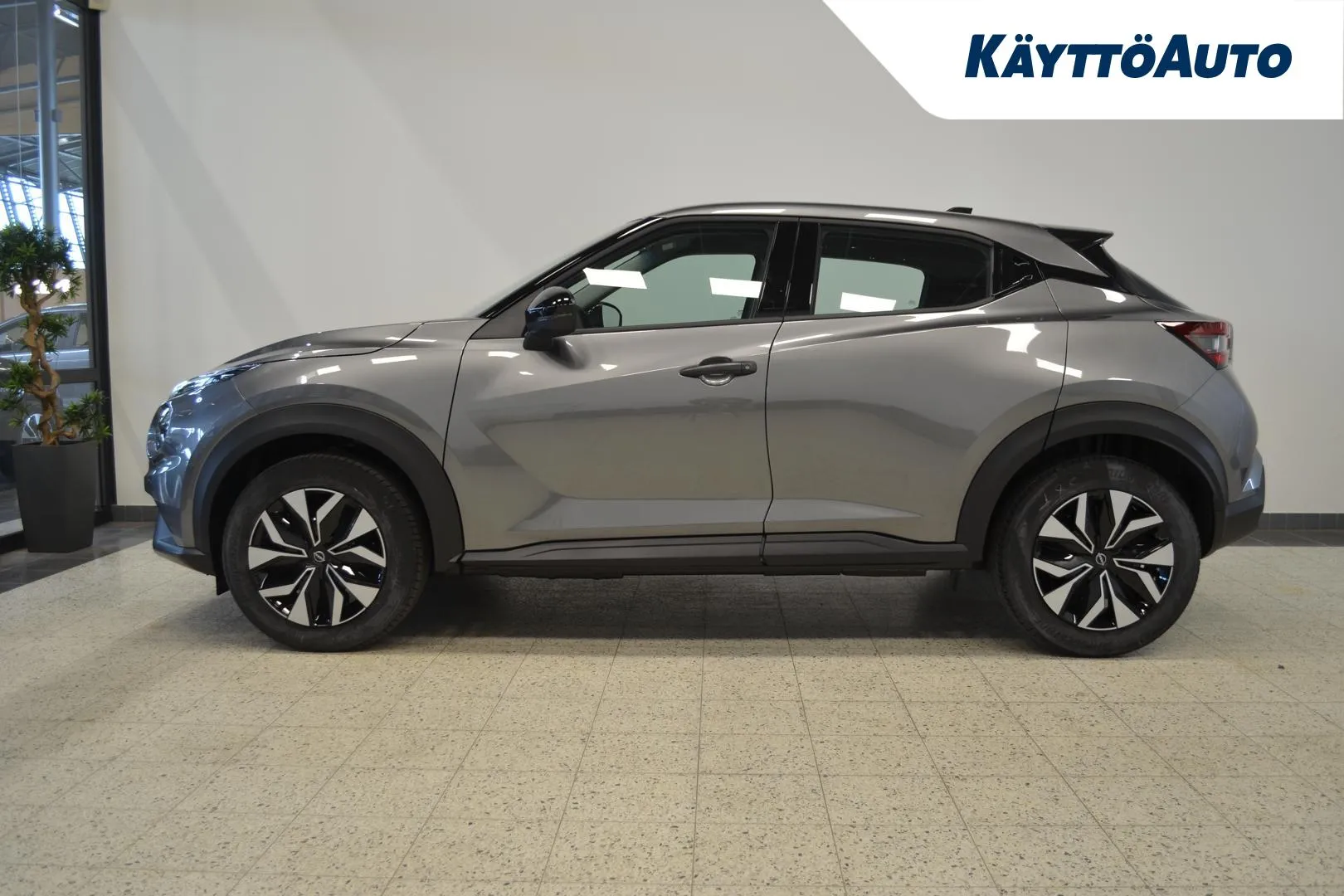Nissan Juke SZJ-172 carousel image