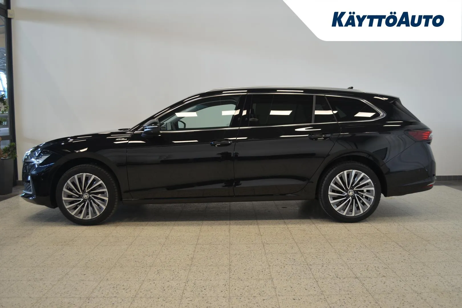 Skoda Superb XSR-440 carousel image