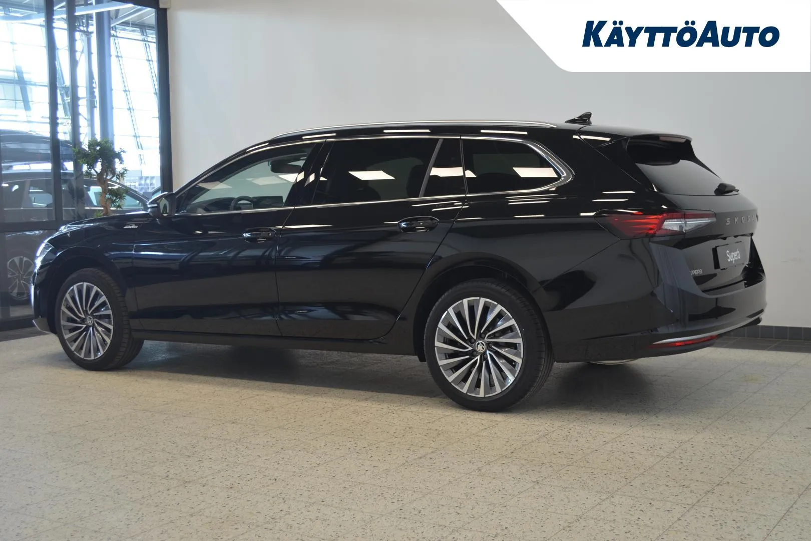 Skoda Superb XSR-440 carousel image