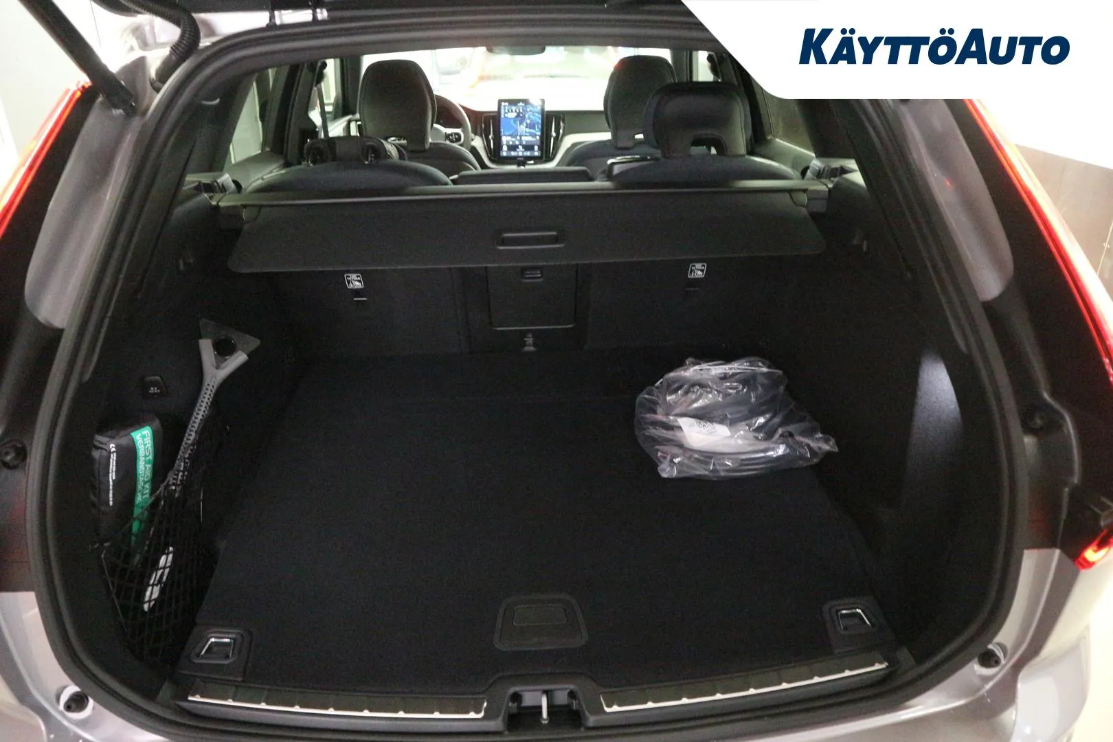 Volvo XC60 ZPP-176 carousel image
