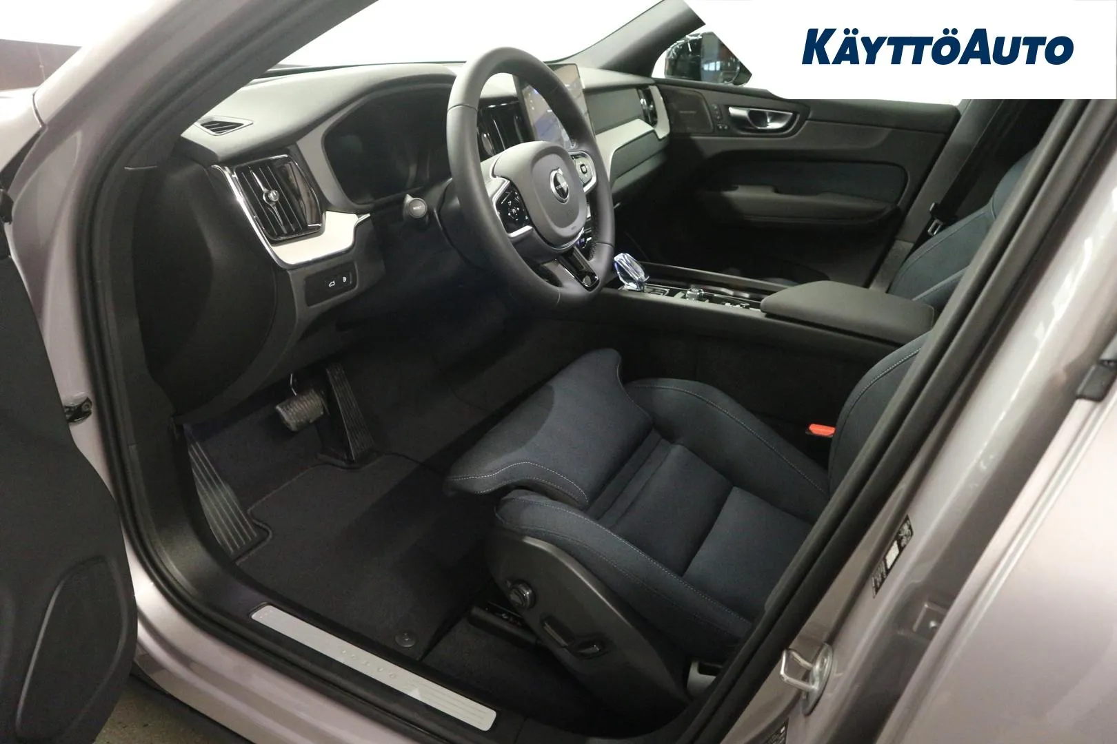 Volvo XC60 ZPP-176 carousel image