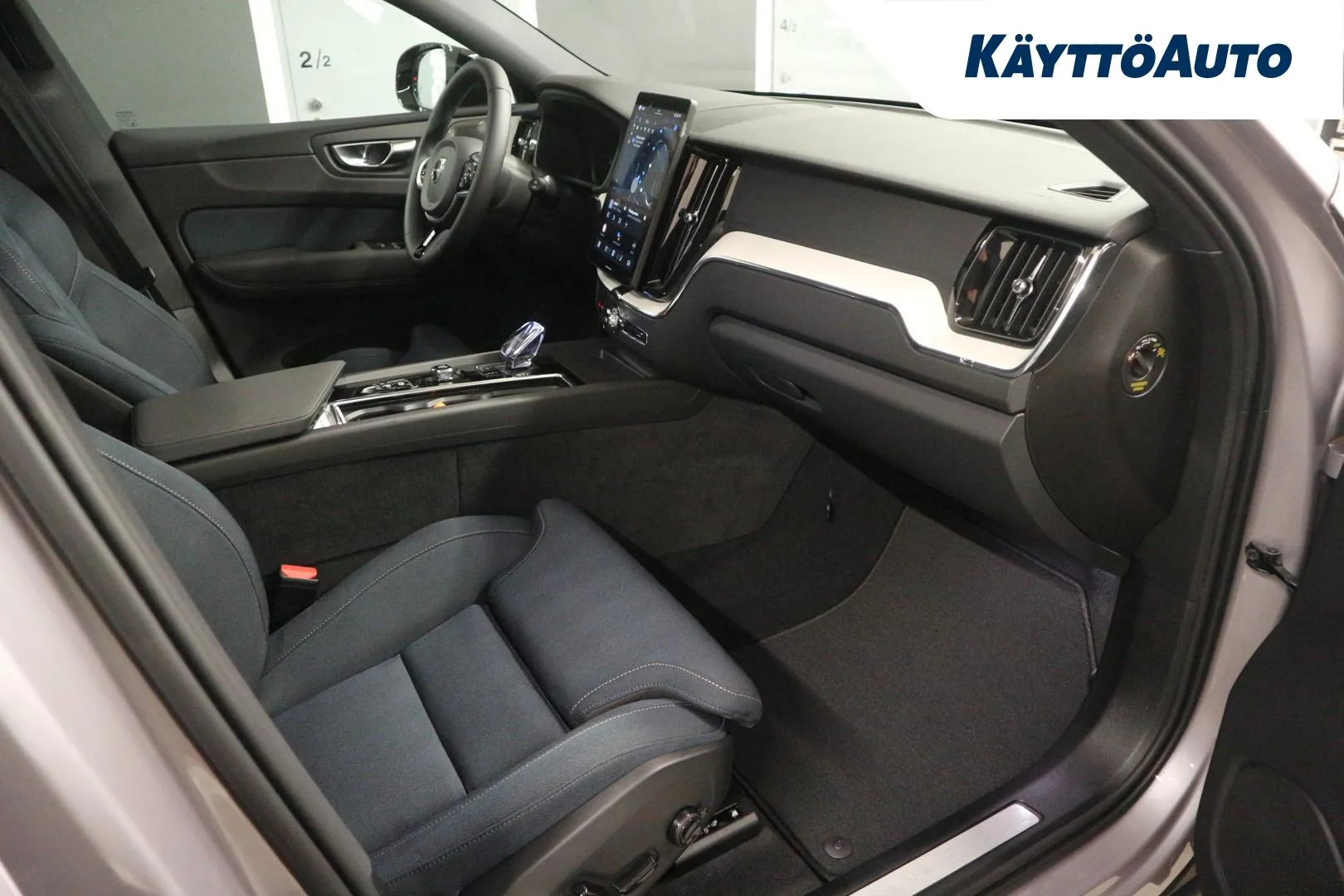 Volvo XC60 ZPP-176 carousel image