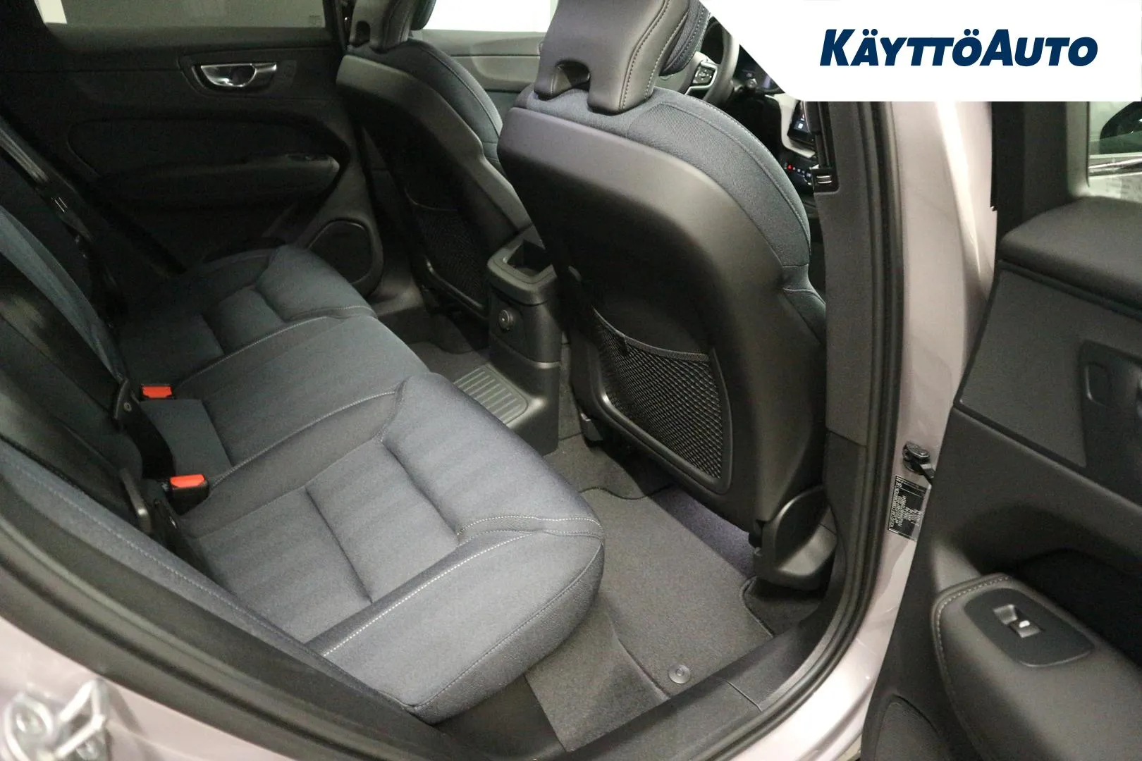 Volvo XC60 ZPP-176 carousel image