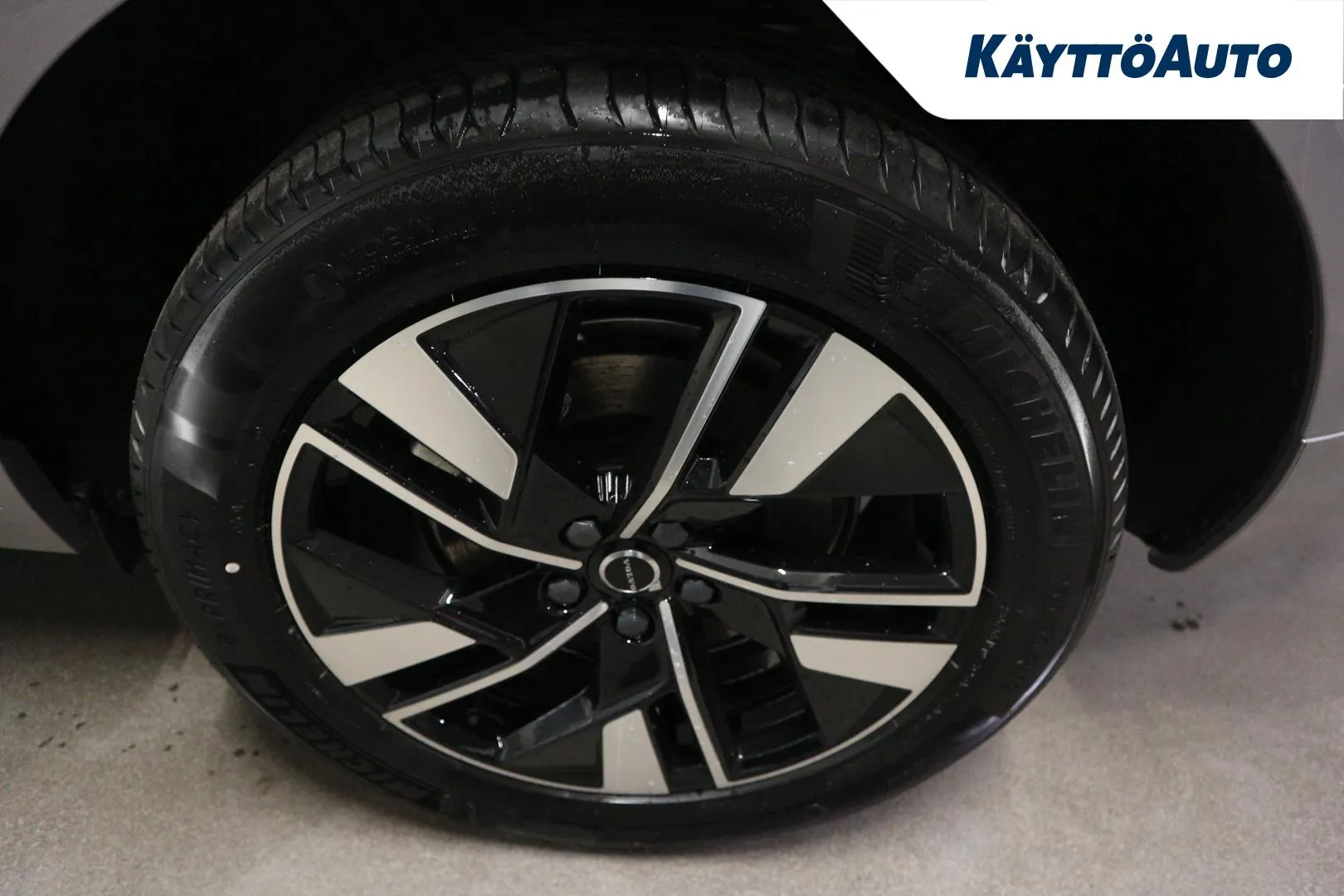 Volvo XC60 ZPP-176 carousel image