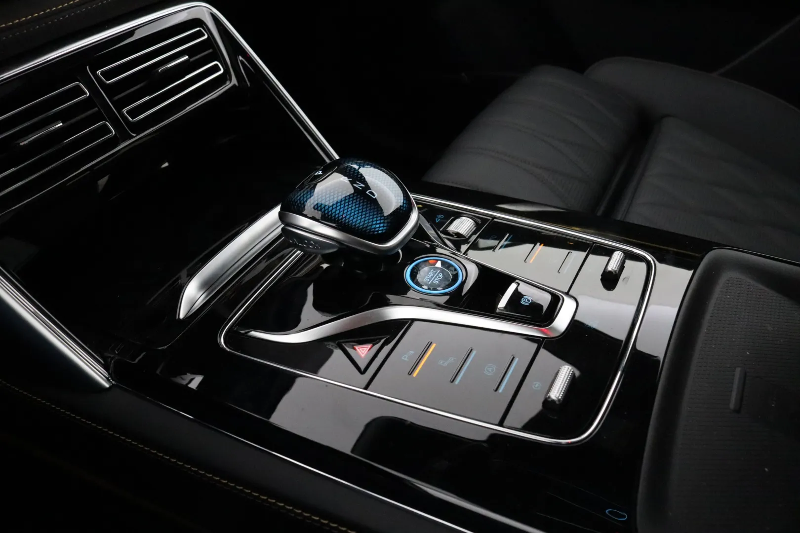 BYD Tang GPZ-163 carousel image