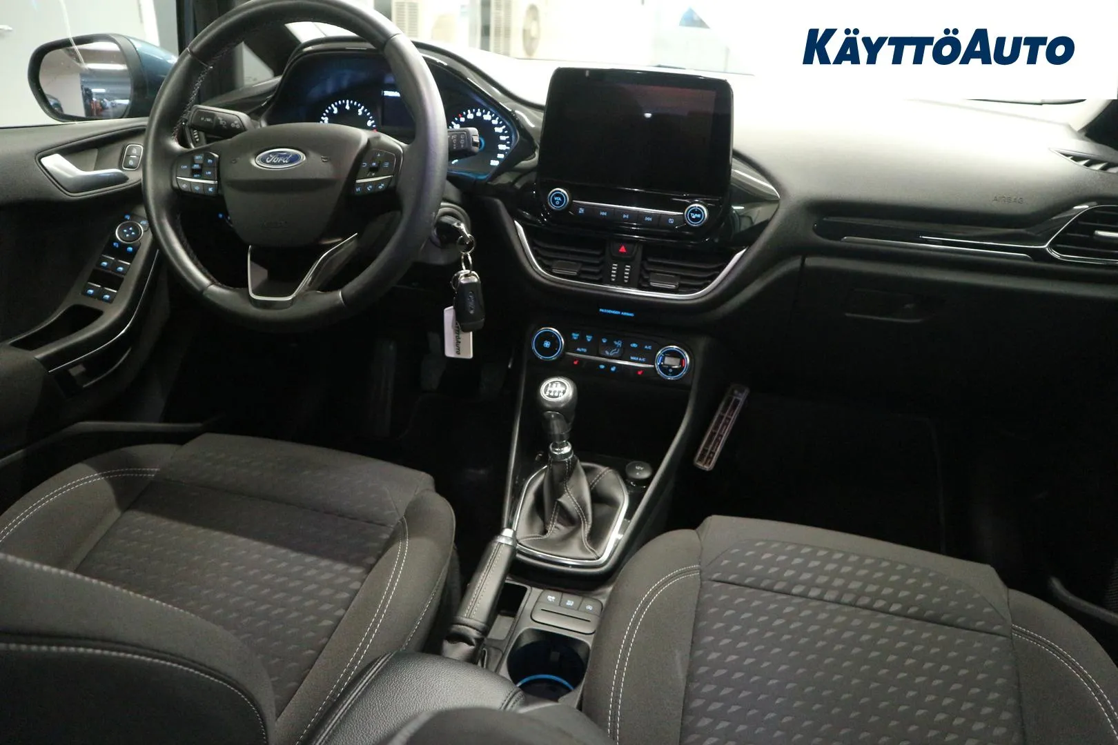 FORD Fiesta ZNE-614 carousel image