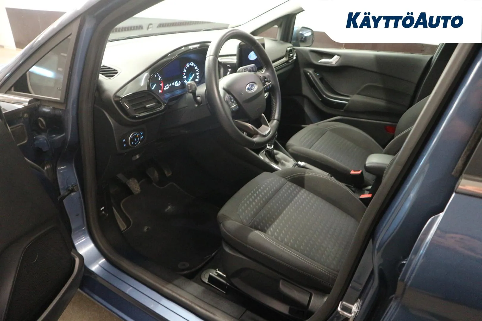FORD Fiesta ZNE-614 carousel image
