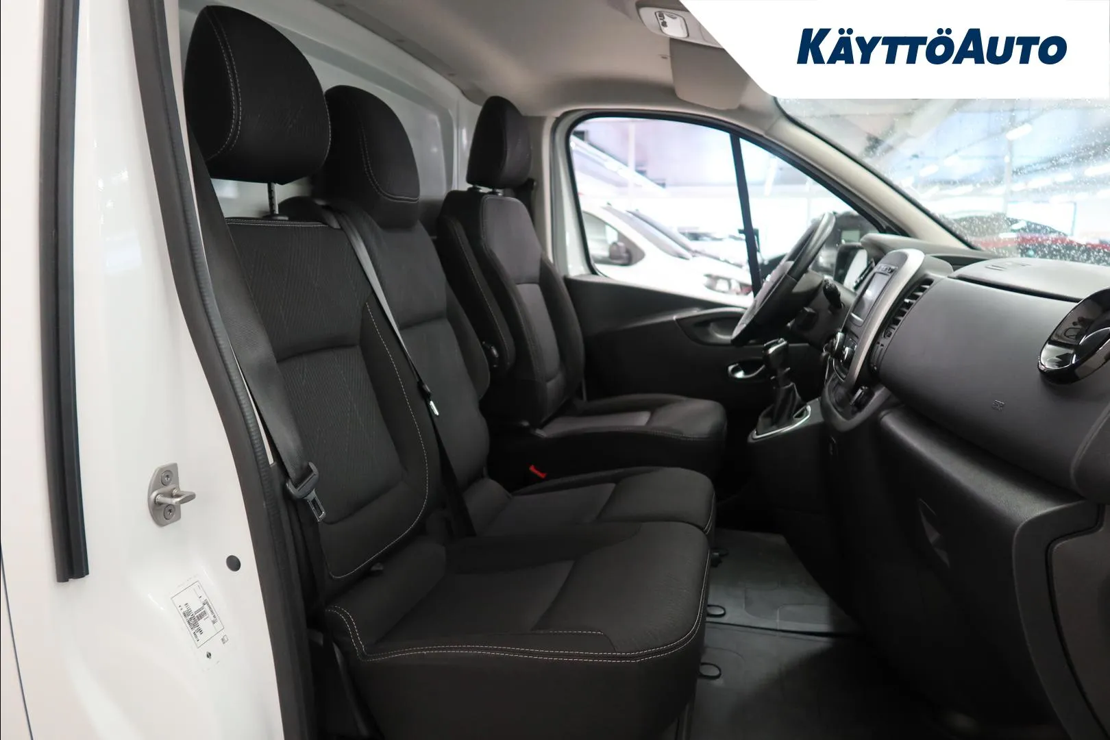 Nissan NV300 YLP-130 carousel image