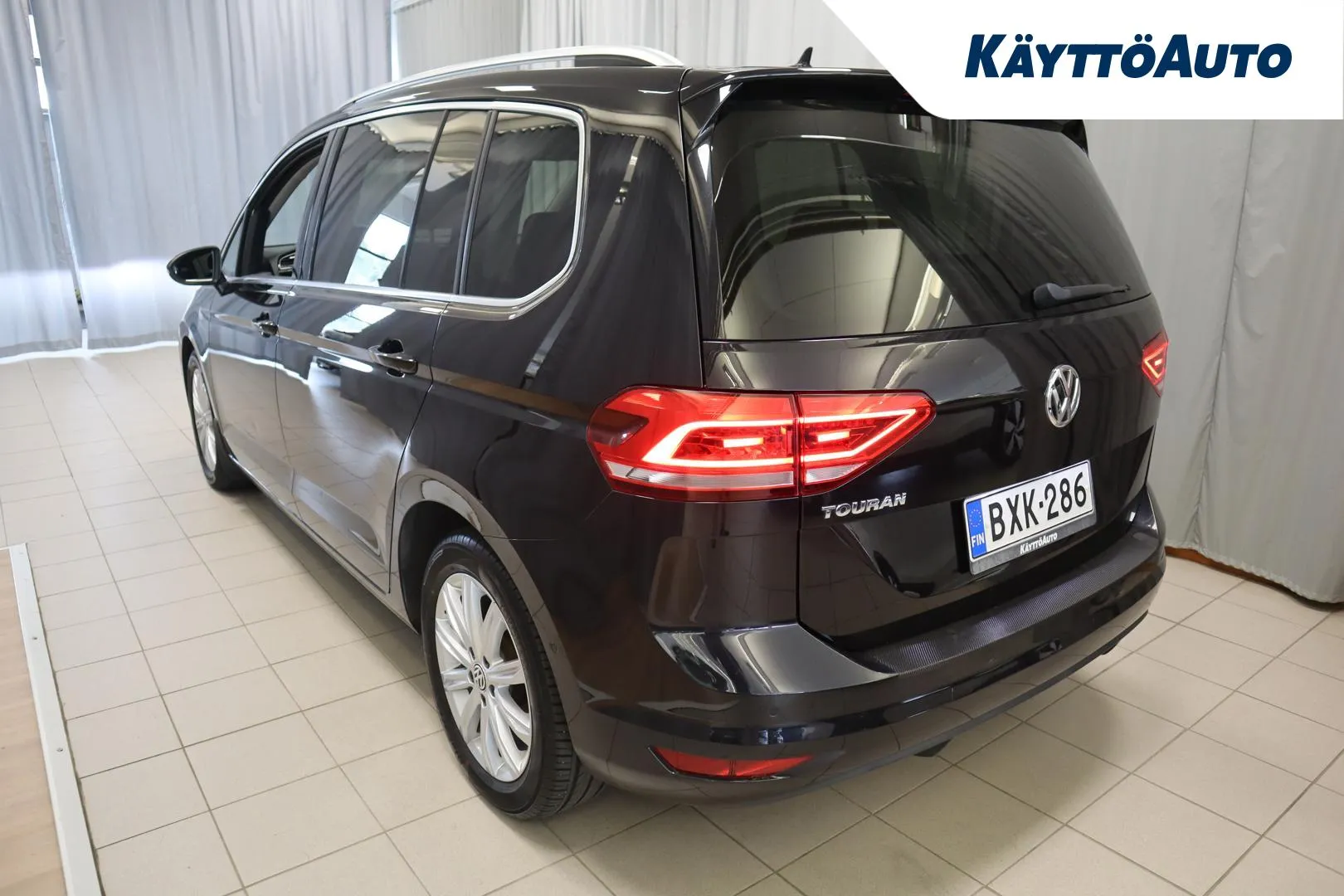 VOLKSWAGEN Touran BXK-286 carousel image
