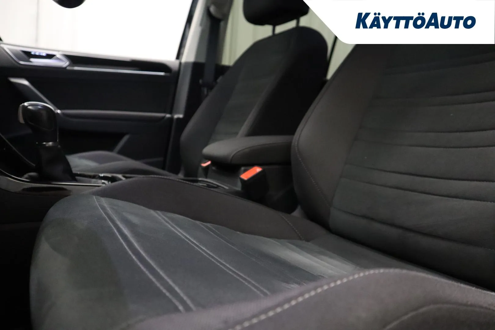 VOLKSWAGEN Touran BXK-286 carousel image