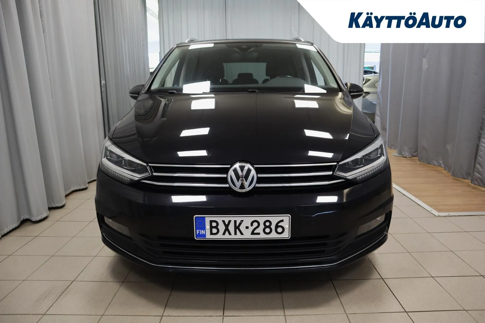 VOLKSWAGEN Touran BXK-286 carousel image