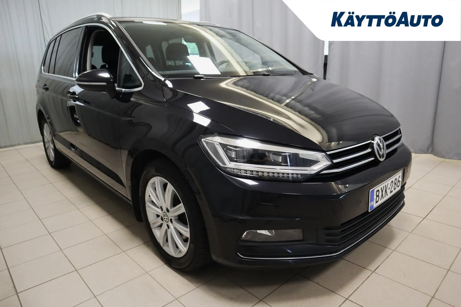 VOLKSWAGEN Touran BXK-286 carousel image