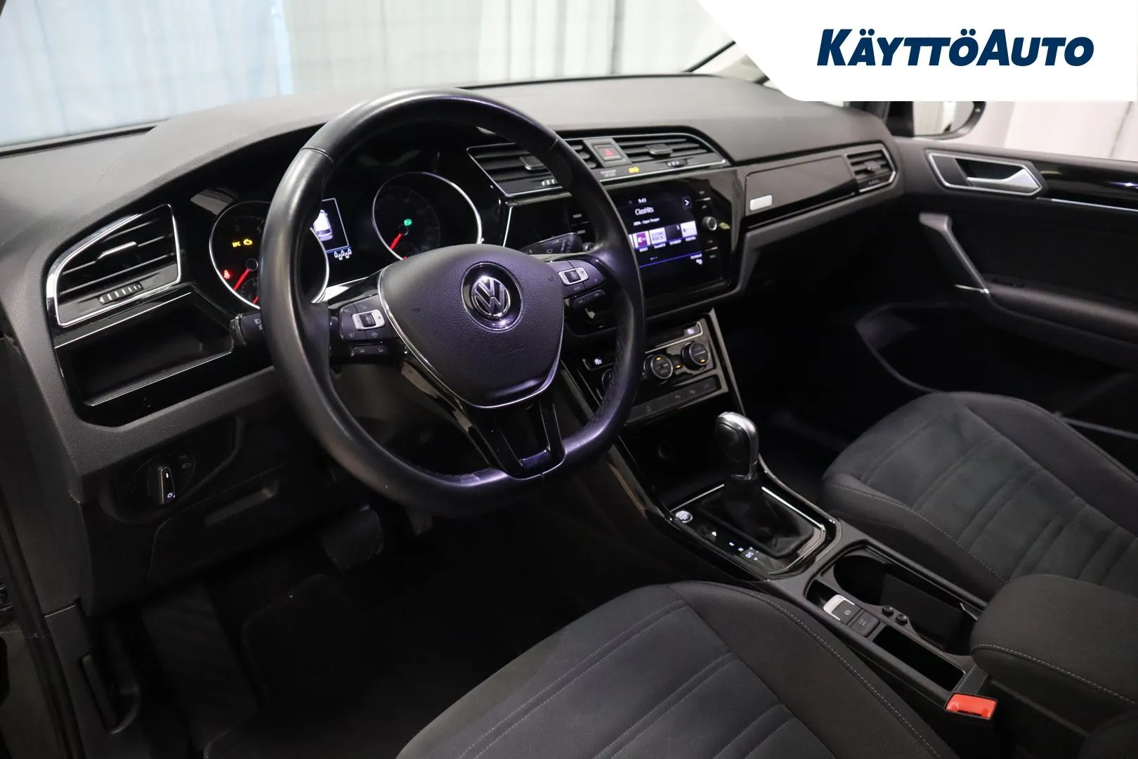 VOLKSWAGEN Touran BXK-286 carousel image