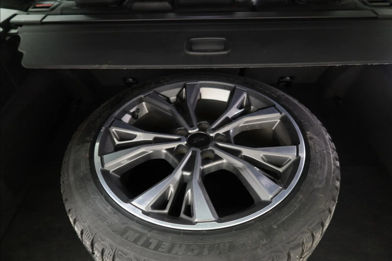 FORD Mondeo JMC-412 carousel image