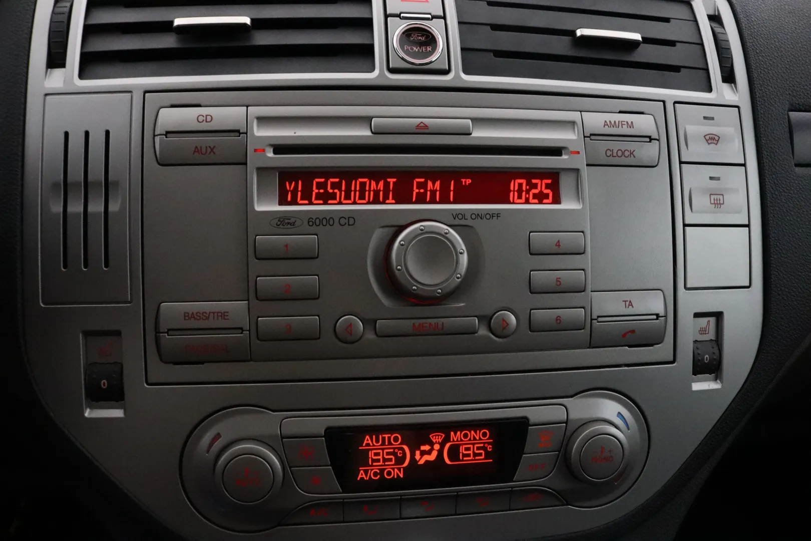 FORD Kuga JHR-469 carousel image