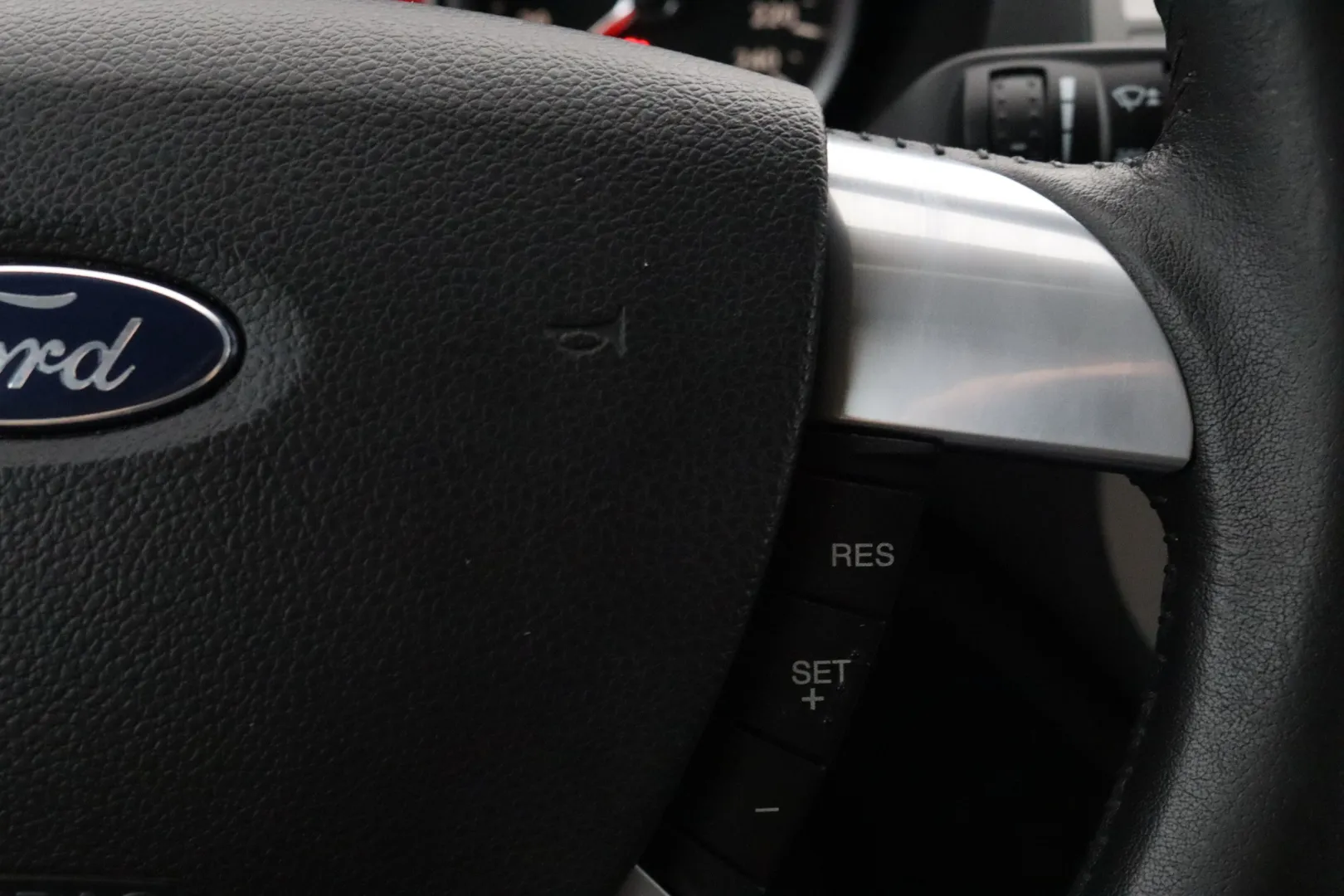 FORD Kuga JHR-469 carousel image