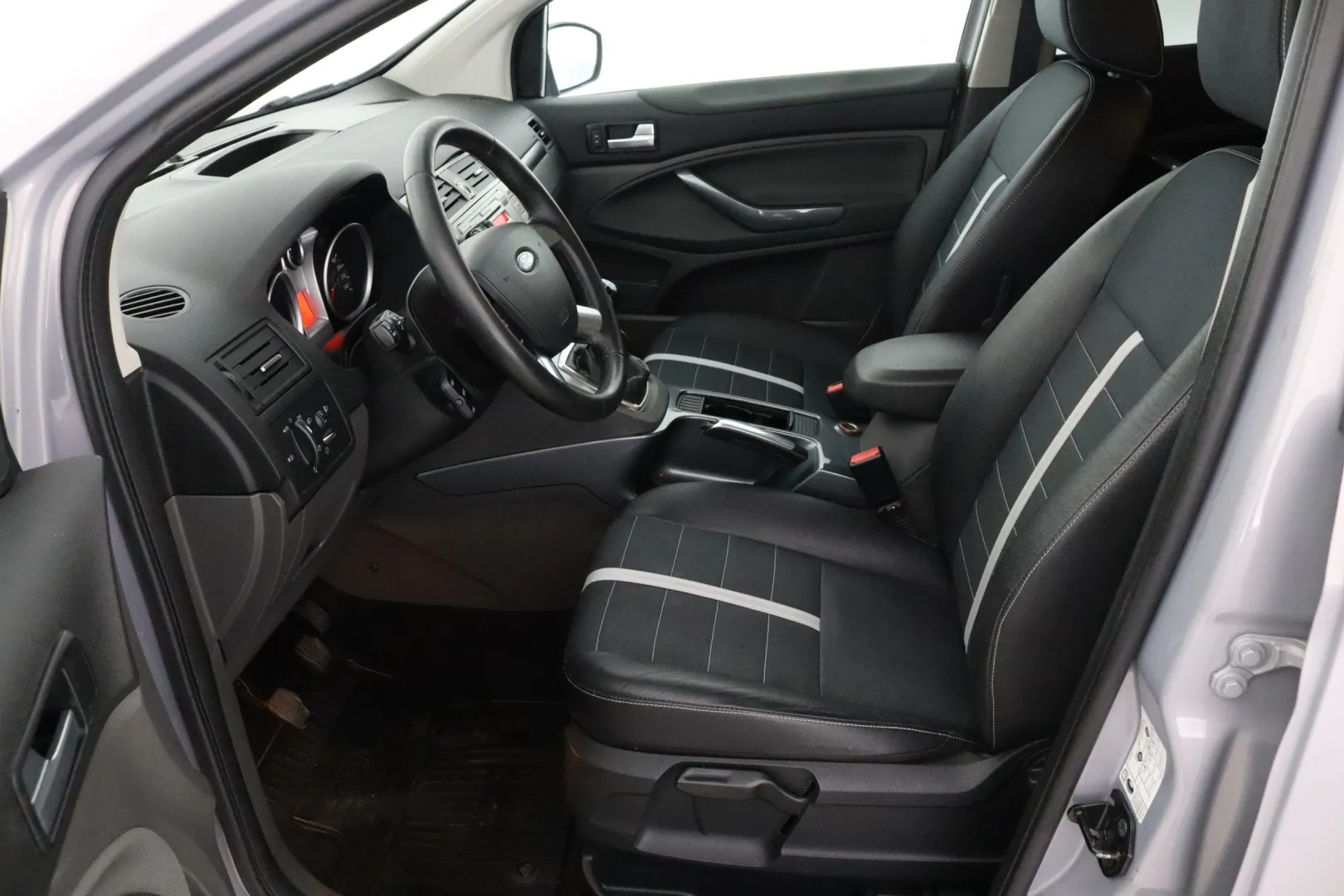 FORD Kuga JHR-469 carousel image