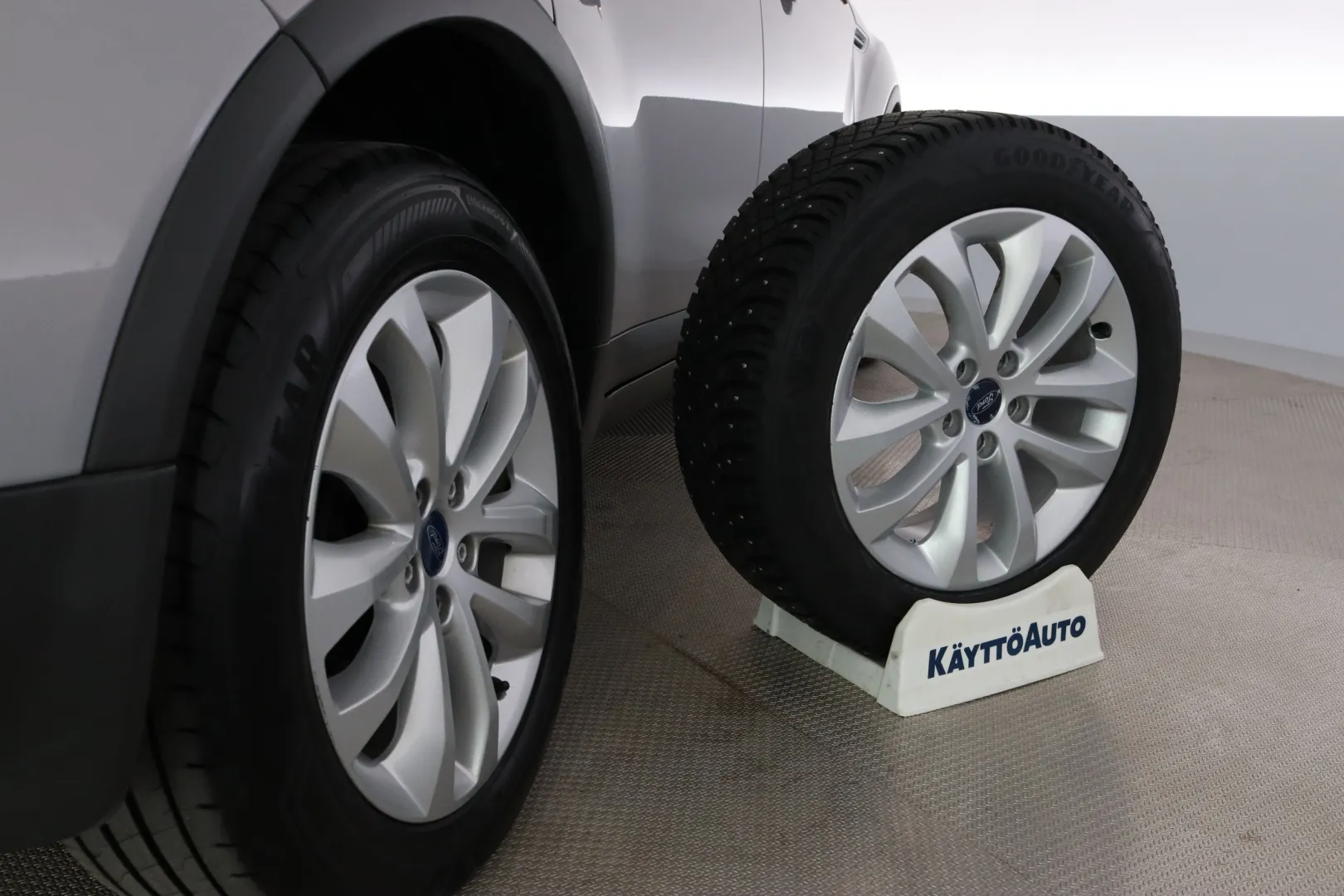 FORD Kuga JHR-469 carousel image