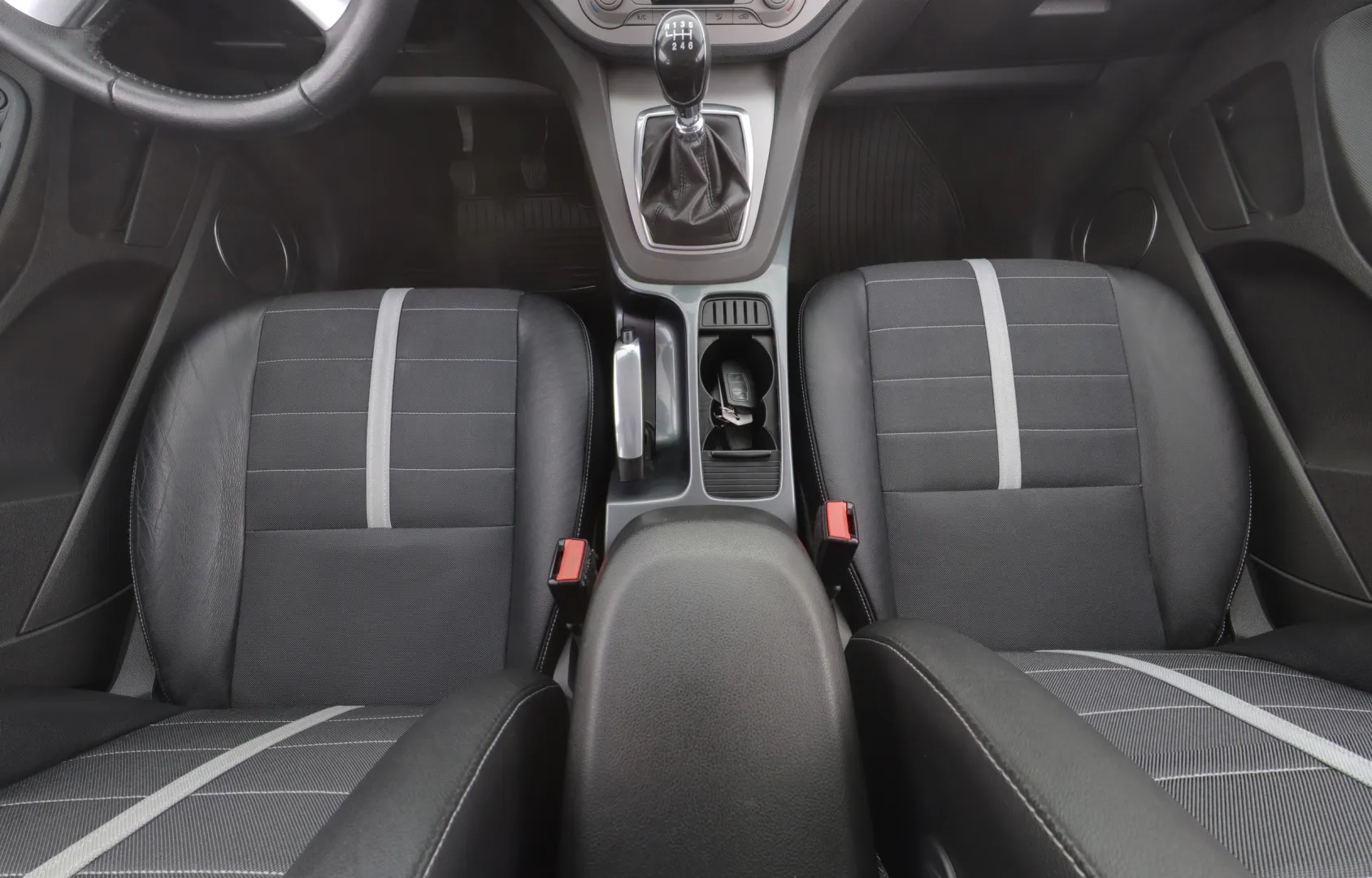 FORD Kuga JHR-469 carousel image