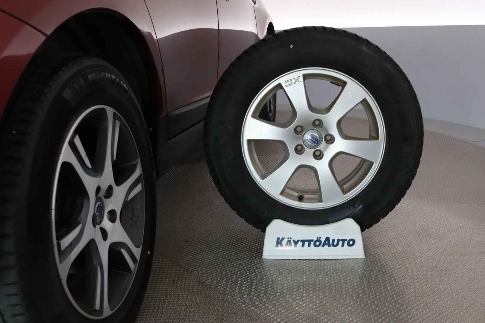 VOLVO XC60 ZKB-456 carousel image