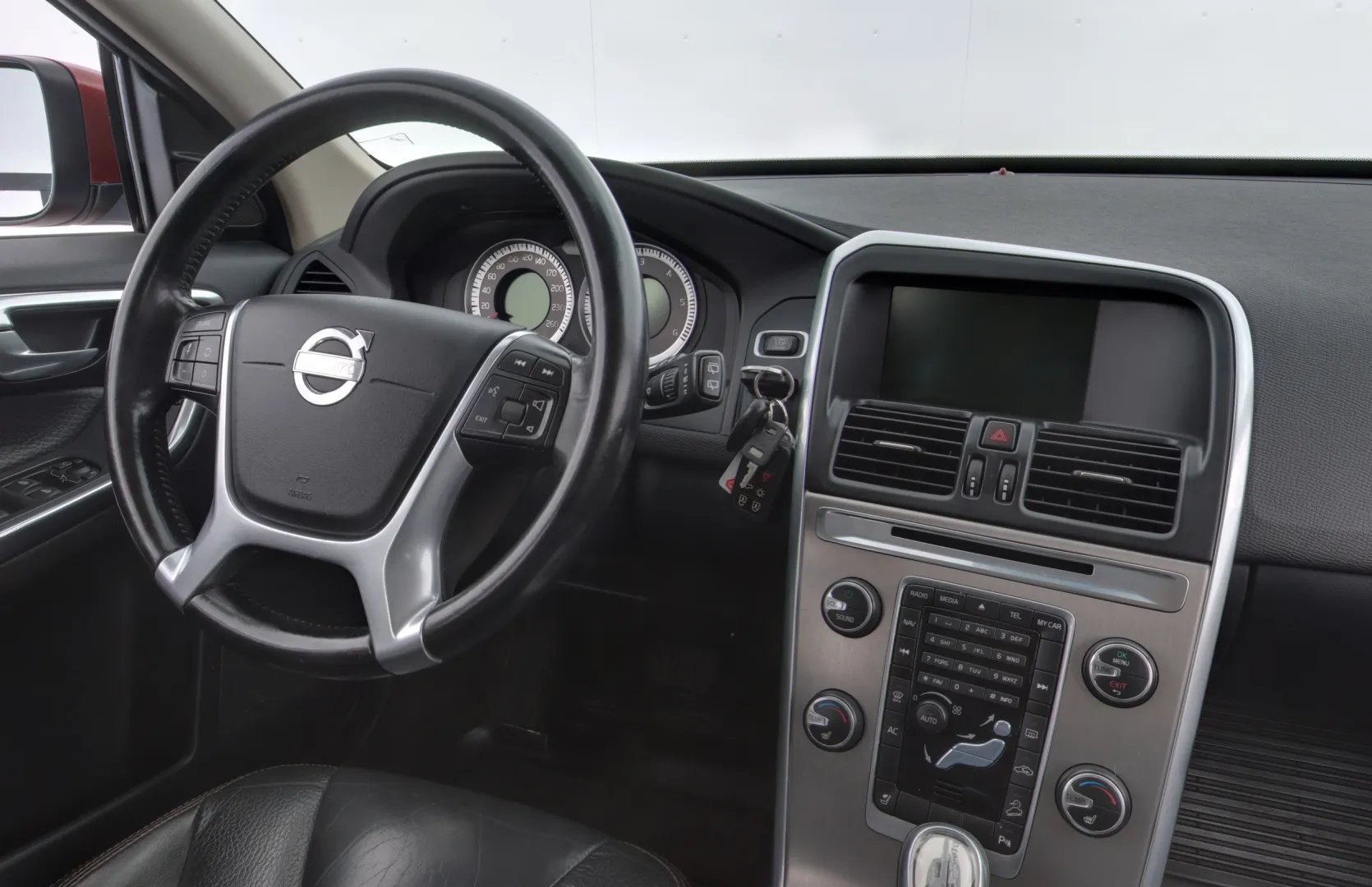 VOLVO XC60 ZKB-456 carousel image