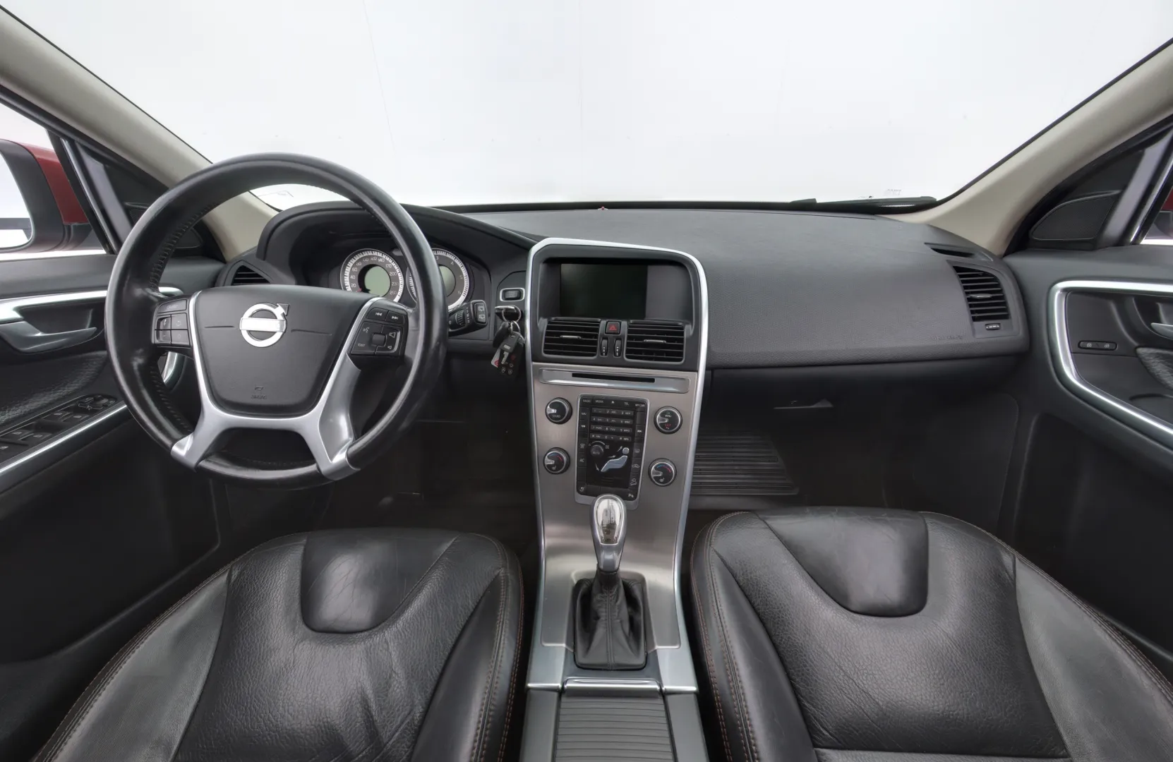 VOLVO XC60 ZKB-456 carousel image
