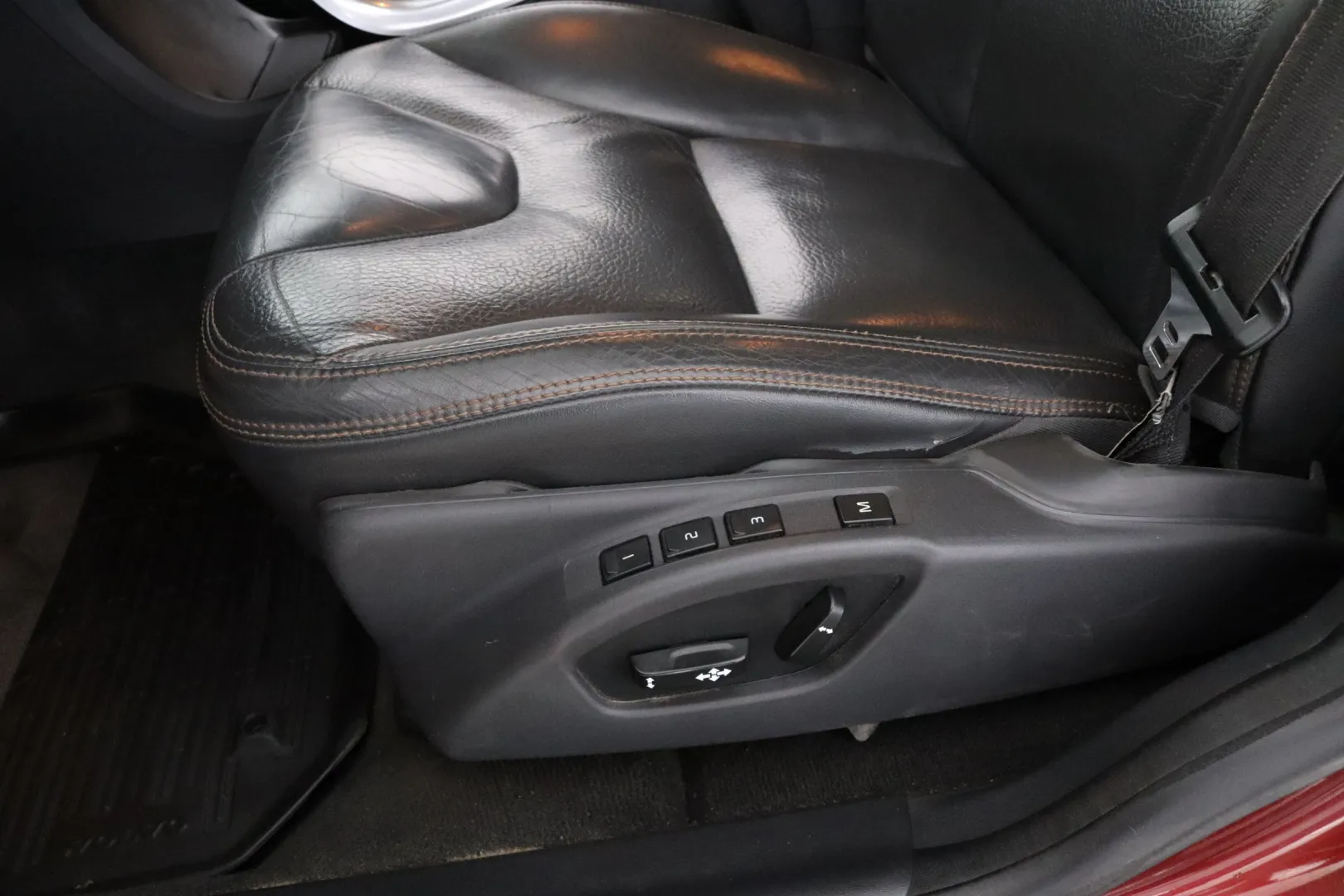 VOLVO XC60 ZKB-456 carousel image