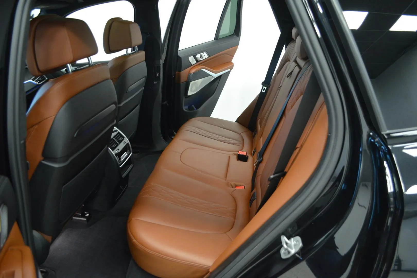BMW X5 RUZ-272 carousel image