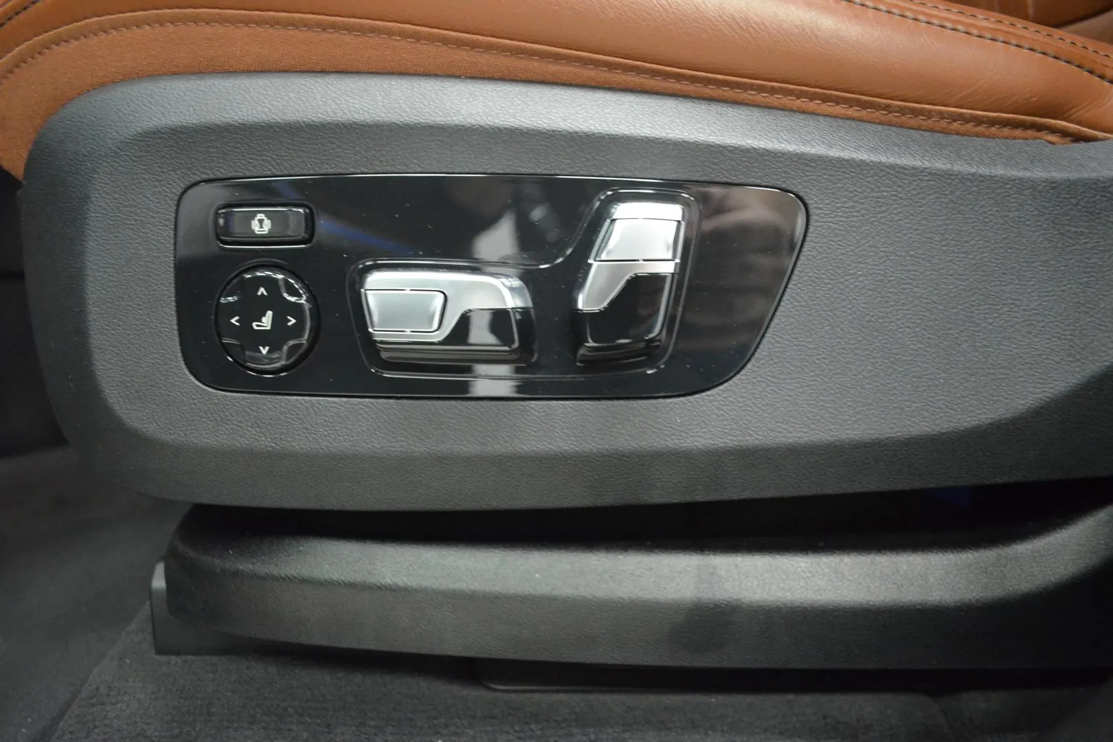 BMW X5 RUZ-272 carousel image