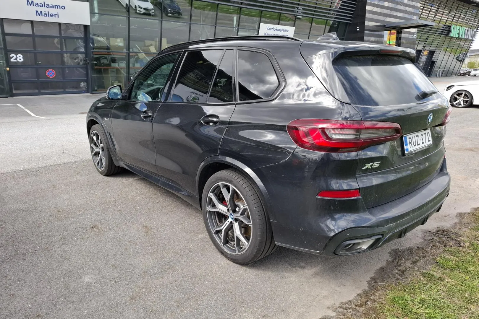 BMW X5 RUZ-272 carousel image