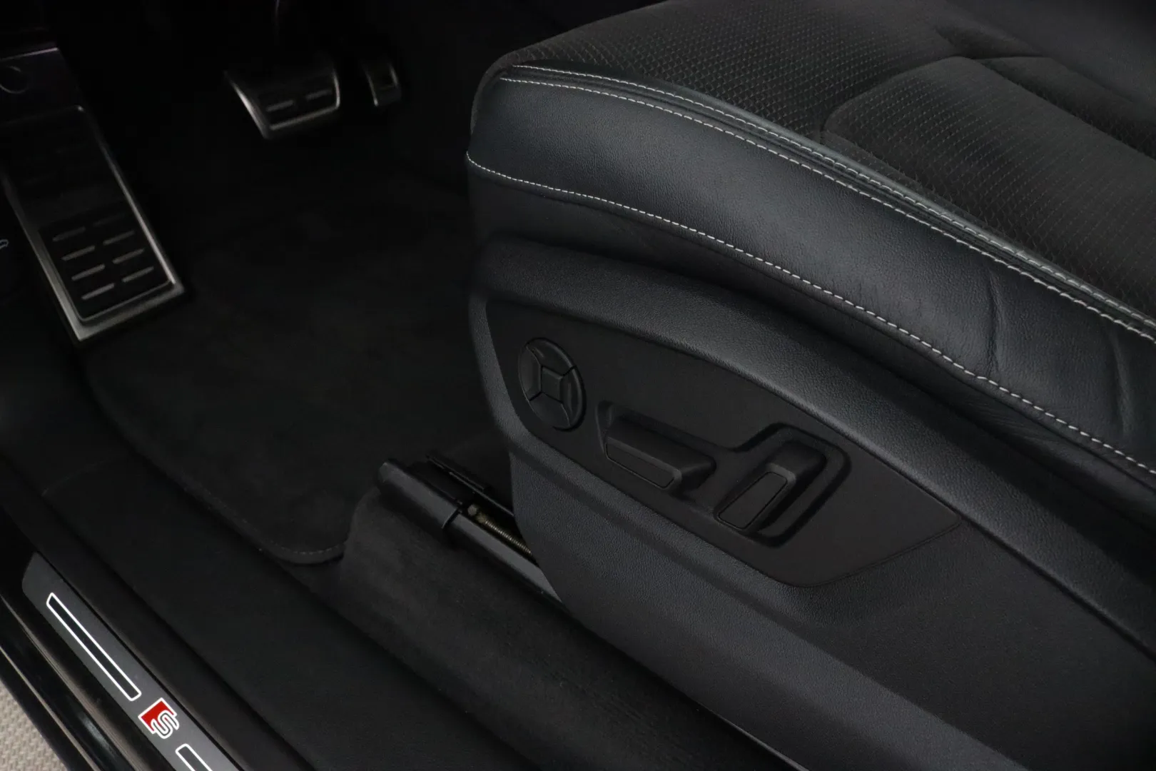 Audi Q8 AJM-8 carousel image