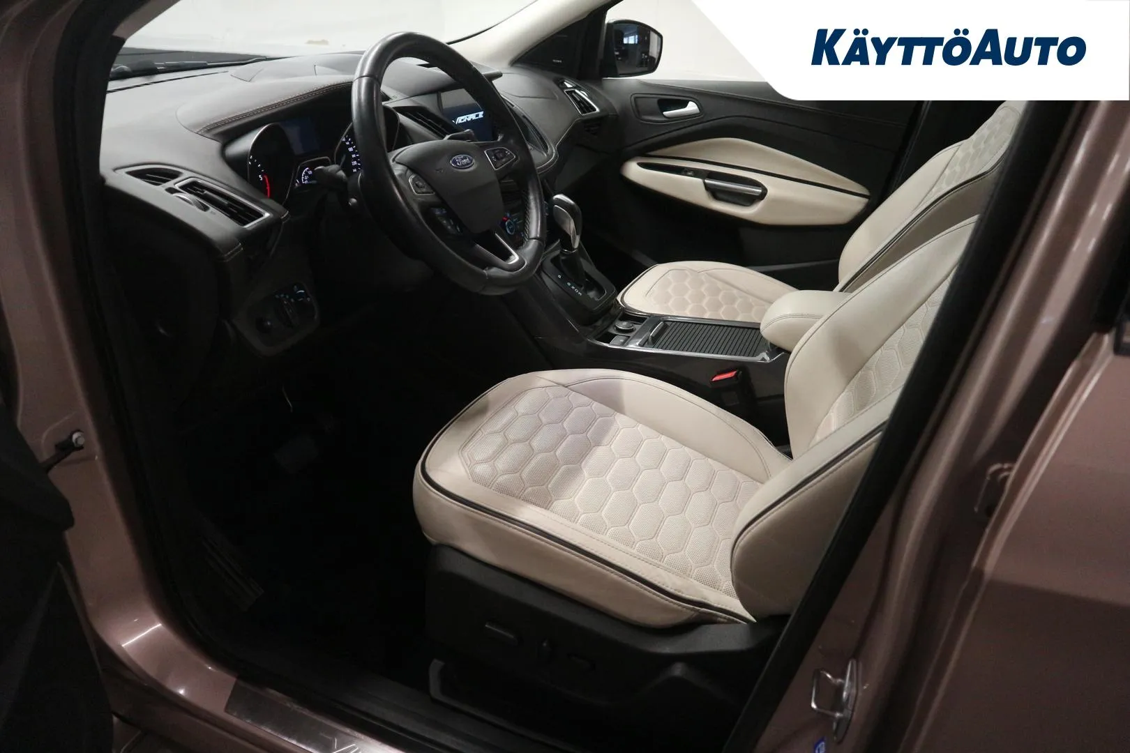FORD Kuga ZLP-526 carousel image