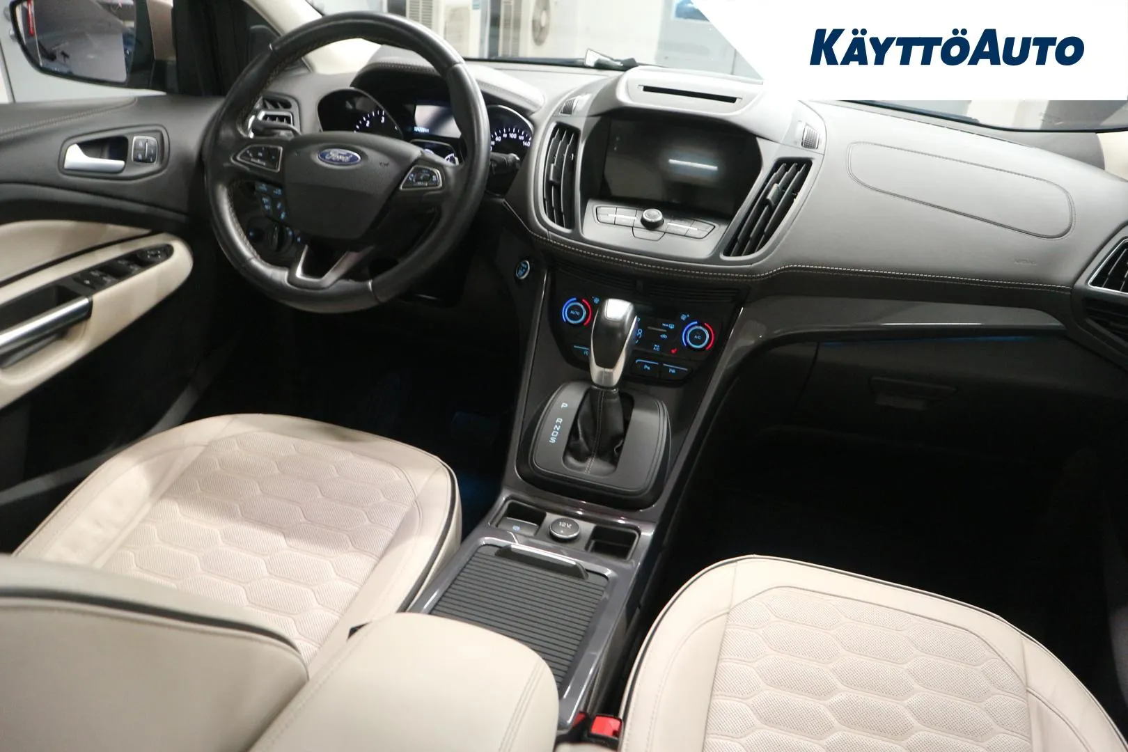 FORD Kuga ZLP-526 carousel image