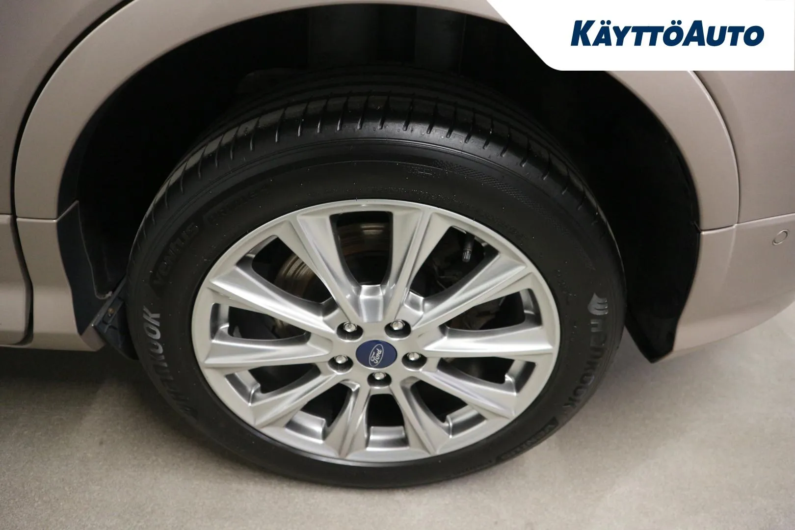 FORD Kuga ZLP-526 carousel image