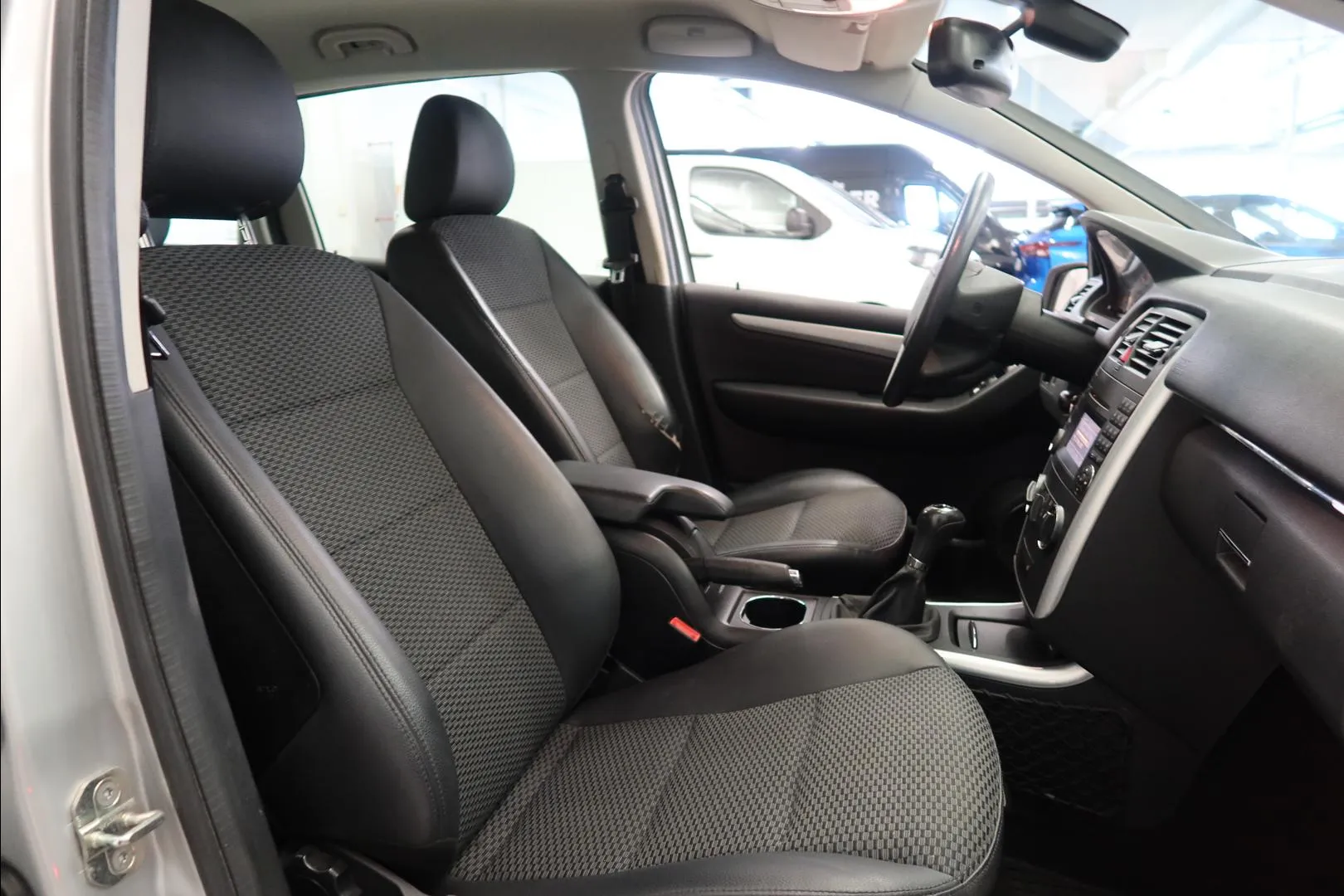 MERCEDES-BENZ B CRE-855 carousel image