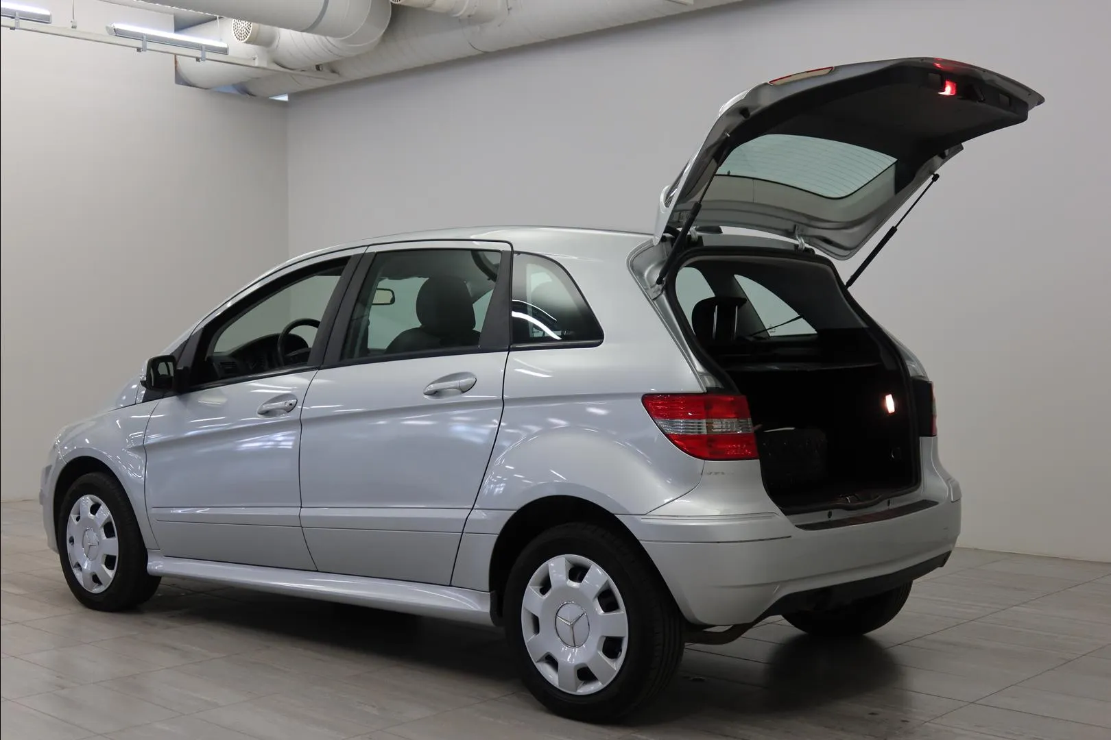 MERCEDES-BENZ B CRE-855 carousel image
