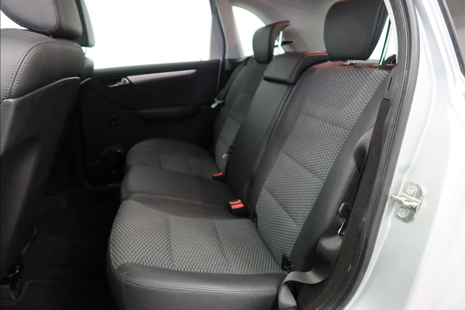 MERCEDES-BENZ B CRE-855 carousel image