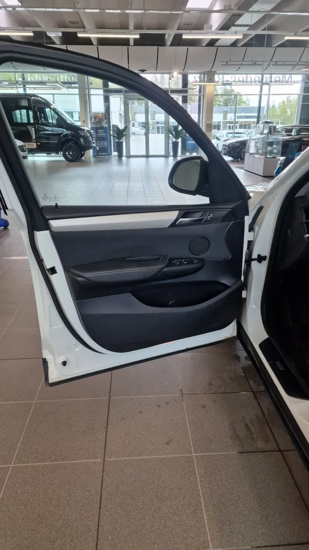 BMW X3 OUT-372 carousel image